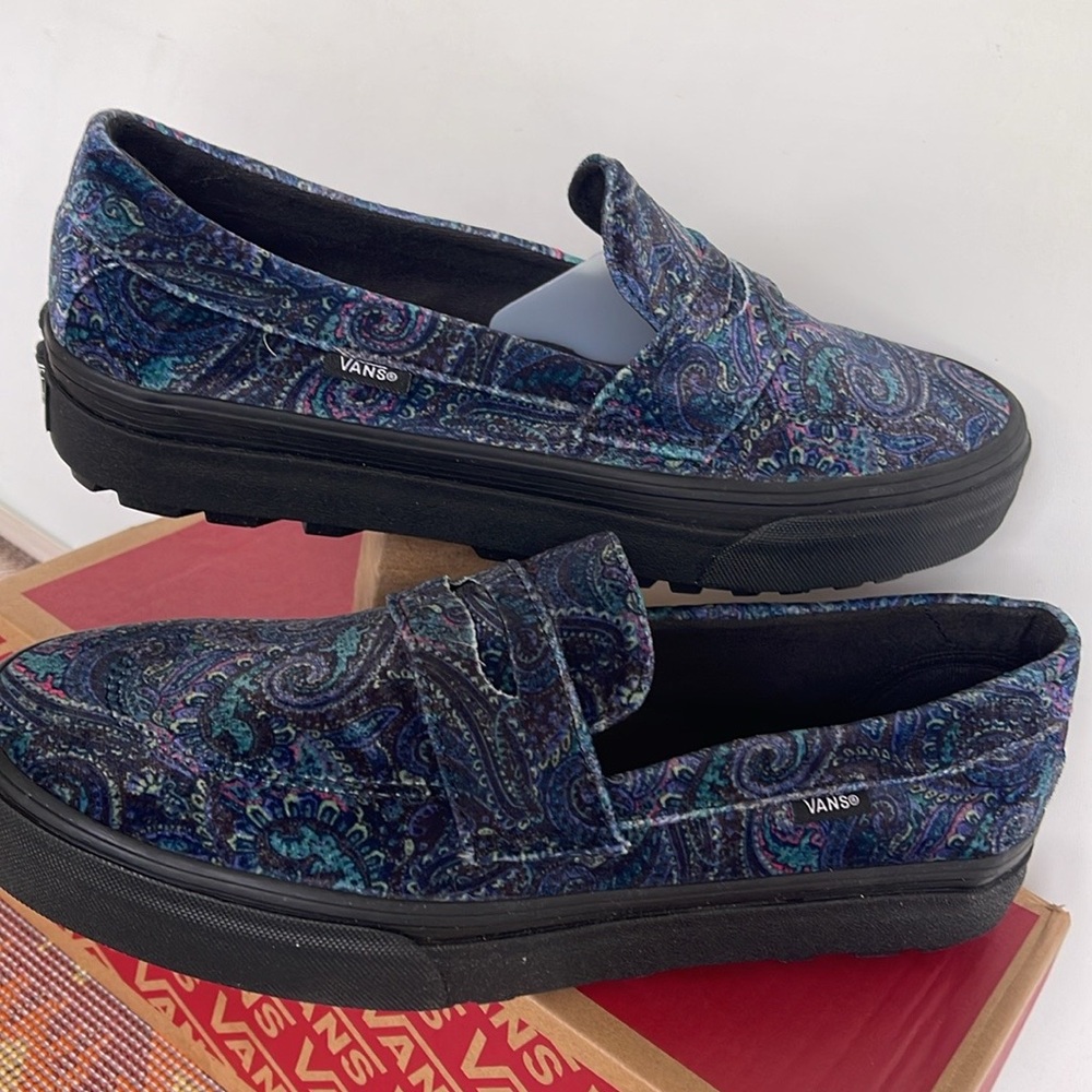 Vans WMNS Style 53 Velvet Paisley
VN000CQPCX9
Sneakers - Picture 10 of 16
